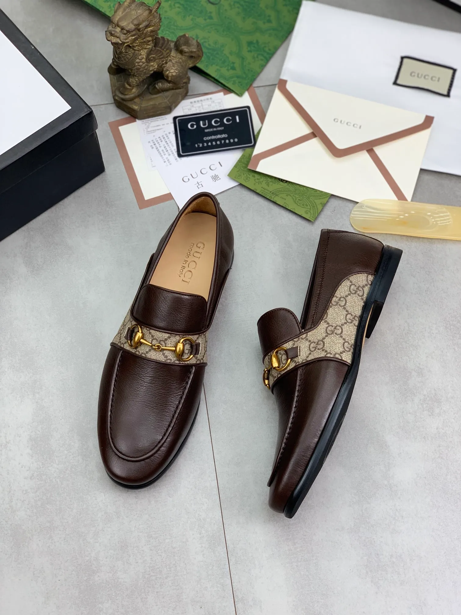Men's shoes 💰P580 💰[New model] Genuine leather outsole series 🆘Water-dyed cow lining [GUCCI] Gucci leather shoes, top purchasing men's 2023 counters are on sale simultaneously, top-grade original calfskin imported from Italy ➕ first-layer cowhide lining) original factory special original sole, fine workmanship, impeccable 👍 You can go in and out of the counter at will; the real thing is super beautiful, code number: 38 to 45 black Brown 🉑️Choose a full set of packaging at the counter